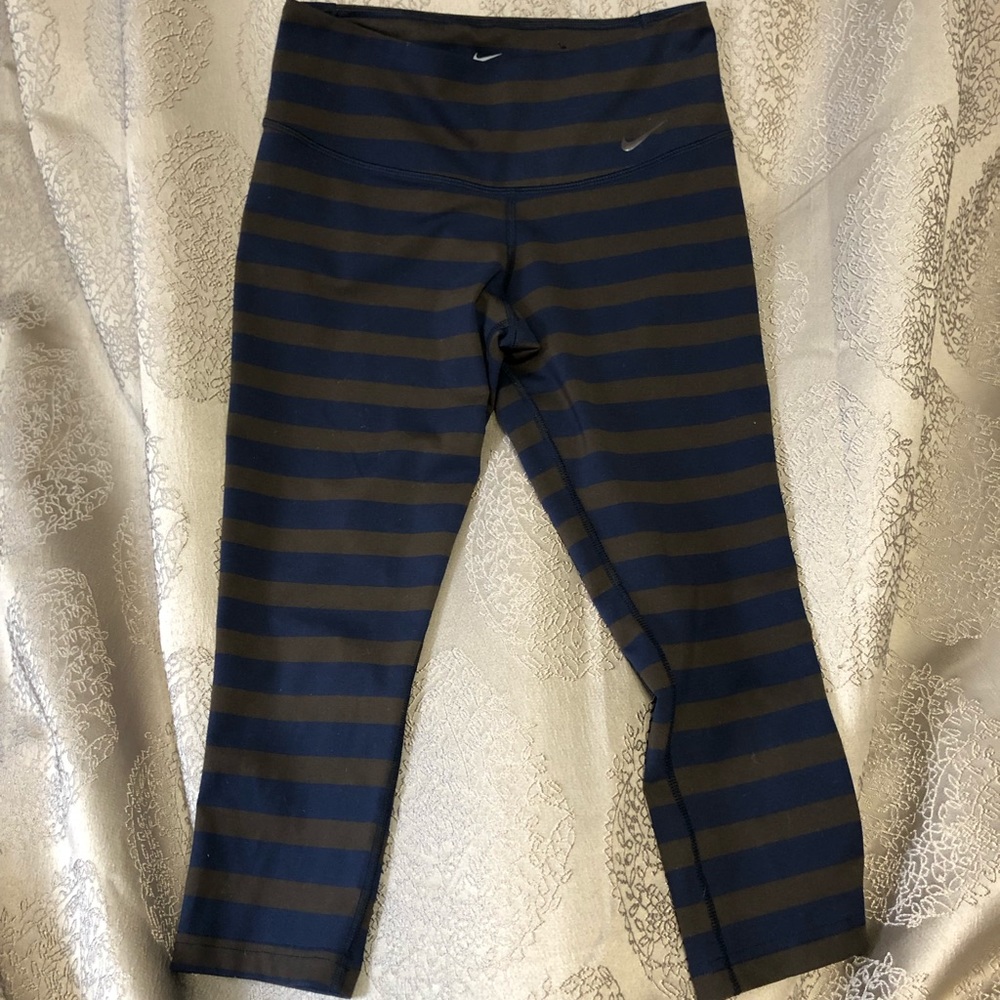 Nike dri-fit Capri leggings yoga pants